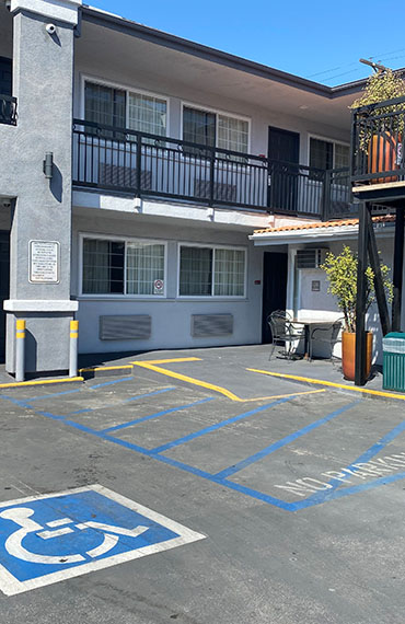 OUR HOTEL OFFERS AFFORDABLE ACCOMMODATIONS IN A GREAT LOS ANGELES LOCATION