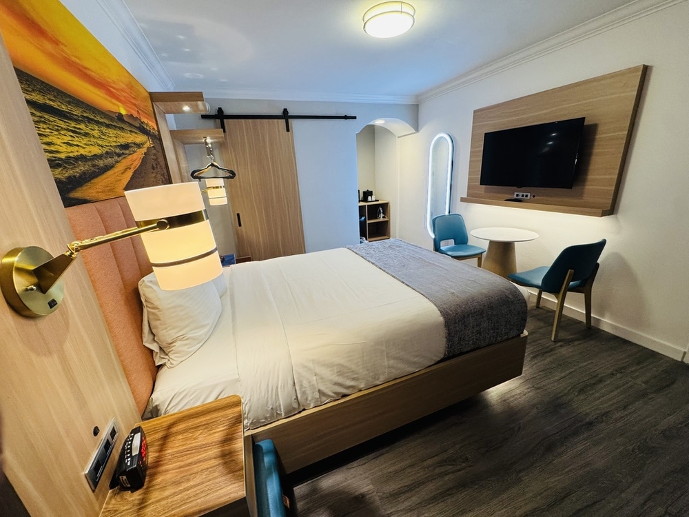 Deluxe Queen Room