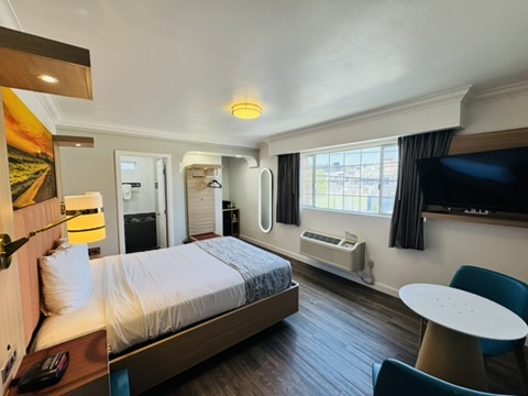 Deluxe Queen Room